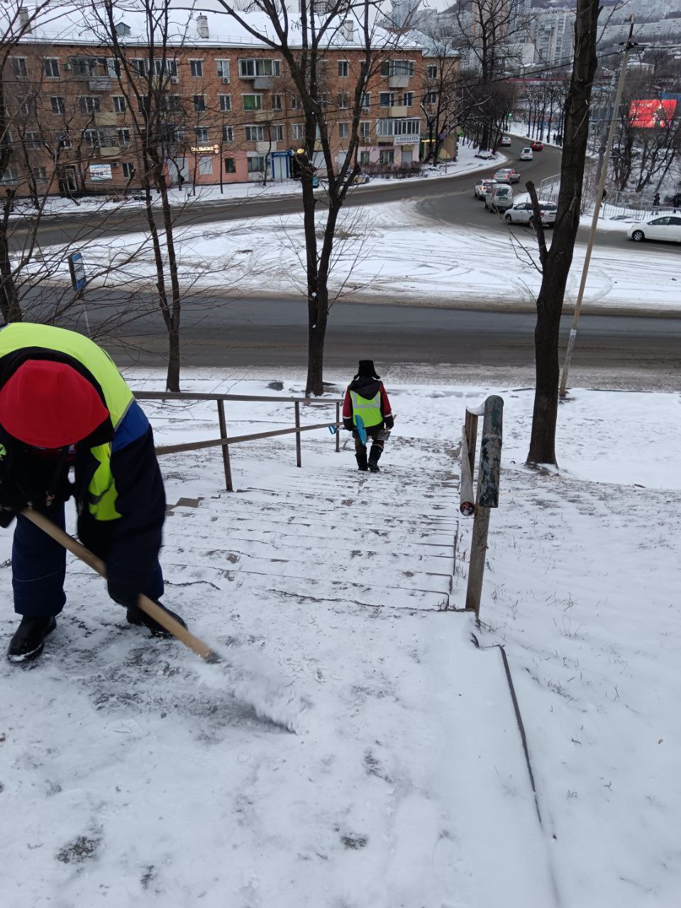 С раннего утра мы приступили к ликвидации последствий непогоды С раннего утра мы приступили к ликвидации последствий непогоды