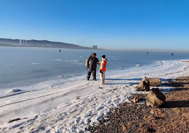 До 12 января 2026 года во Владивостоке действует запрет выхода людей на лед в открытой части Амурского залива и в бухтах северо-восточного побережья Уссурийского залива