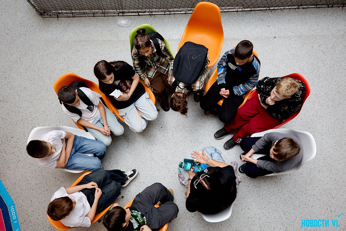 Четыре цифры для таинственного чемодана: для школьников Владивостока устроили математическую экспедицию Четыре цифры для таинственного чемодана: для школьников Владивостока устроили математическую экспедицию