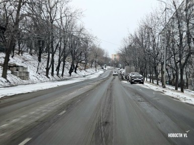 Ночной снег не вызвал затруднений на дорогах Владивостока