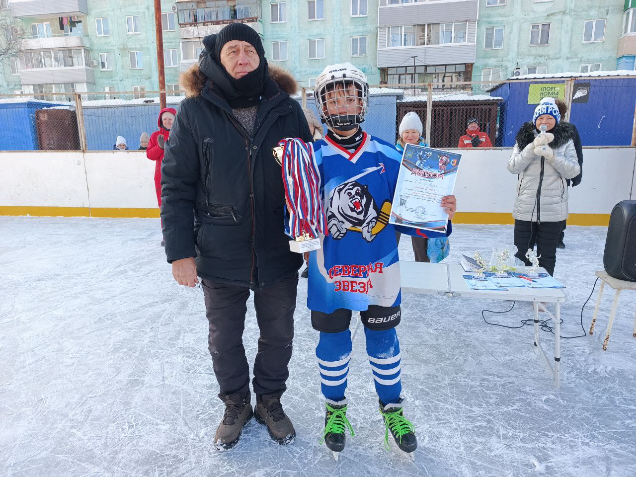 # Зимний сезон открыт!. 13 декабря на хоккейной коробке школы №4 Лучегорска состоялся турнир, посвящённый Всероссийскому дню хоккея и открытию зимнего сезона # Зимний сезон открыт!. 13 декабря на хоккейной коробке школы №4 Лучегорска состоялся турнир, посвящённый Всероссийскому дню хоккея и открытию зимнего сезона