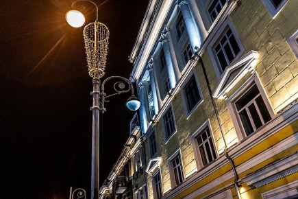 В центре Владивостока начала работать новая архитектурная подсветка