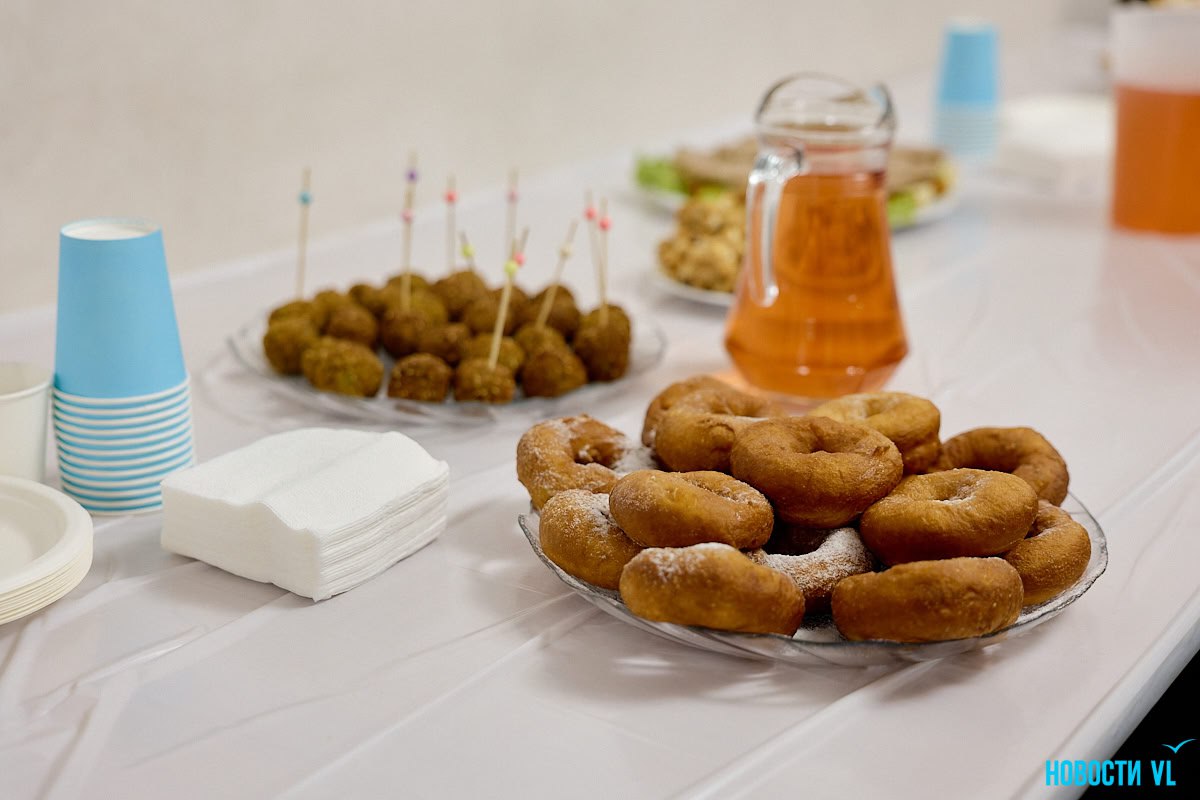 Еврейский праздник света: во Владивостоке отметили начало Хануки Еврейский праздник света: во Владивостоке отметили начало Хануки