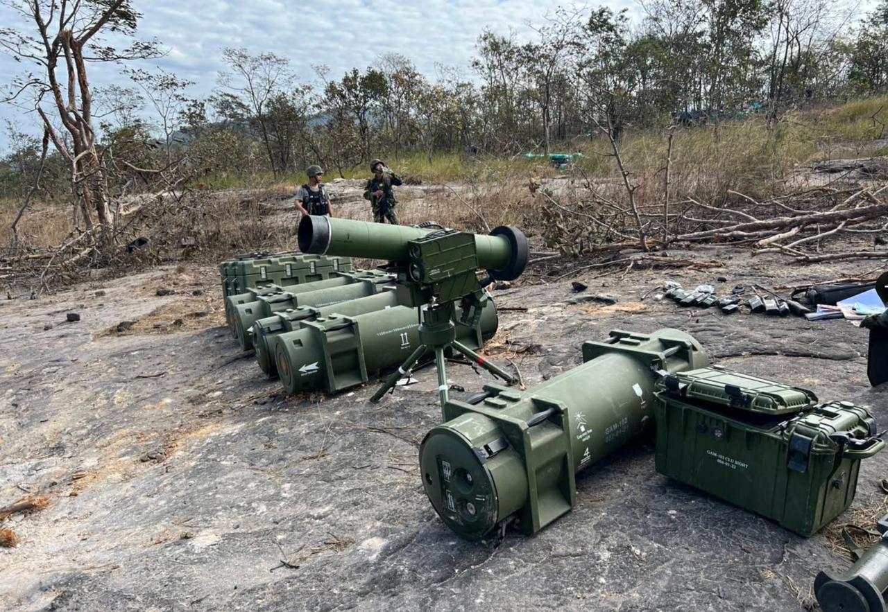 Новые трофеи. Тайцы и камбоджийцы захватывают военную технику Новые трофеи. Тайцы и камбоджийцы захватывают военную технику