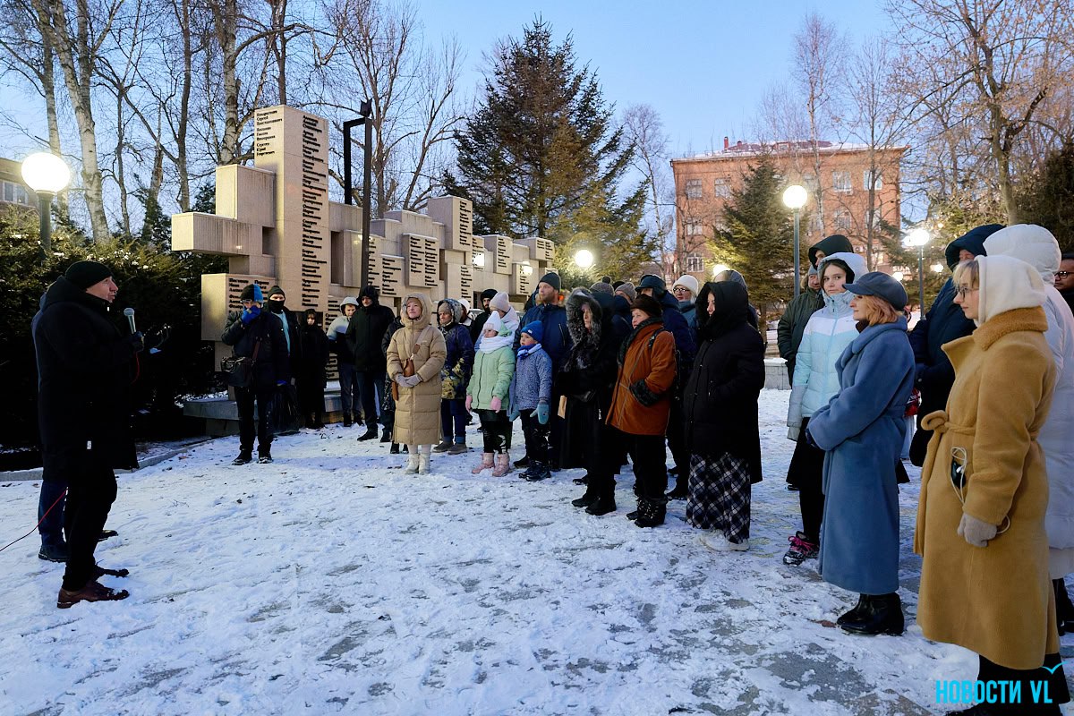 Еврейский праздник света: во Владивостоке отметили начало Хануки