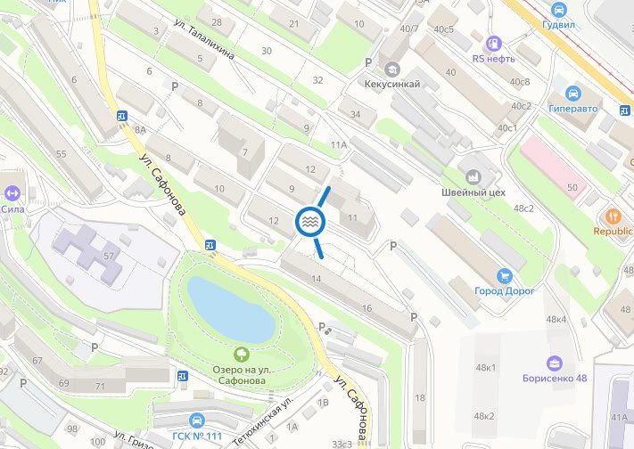 Наш читатель сообщает, что от дома №14 к дому №11 на Сафонова течёт бурный поток воды Наш читатель сообщает, что от дома №14 к дому №11 на Сафонова течёт бурный поток воды