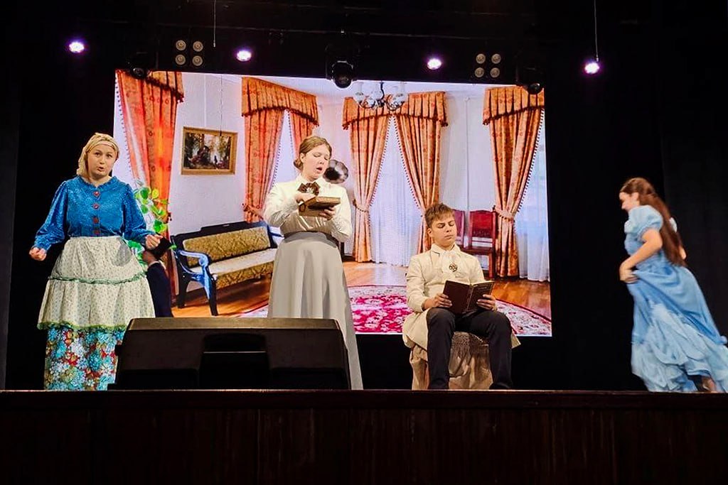 Детская театральная студия «Жарки» школы №7 «Эдельвейс» стала лучшей в Приморском крае Детская театральная студия «Жарки» школы №7 «Эдельвейс» стала лучшей в Приморском крае