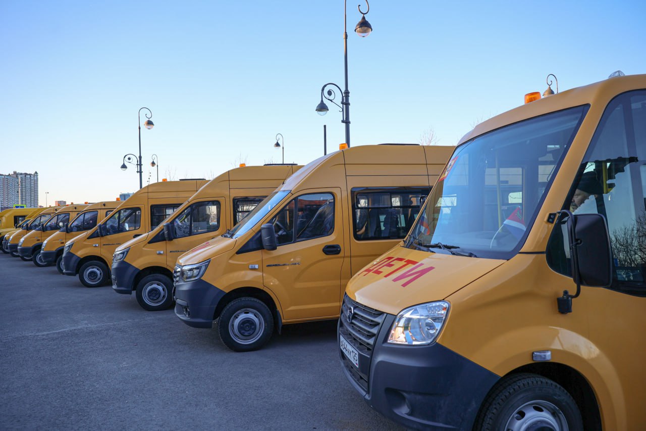 Евгений Корж: Наш округ получил школьные автобусы