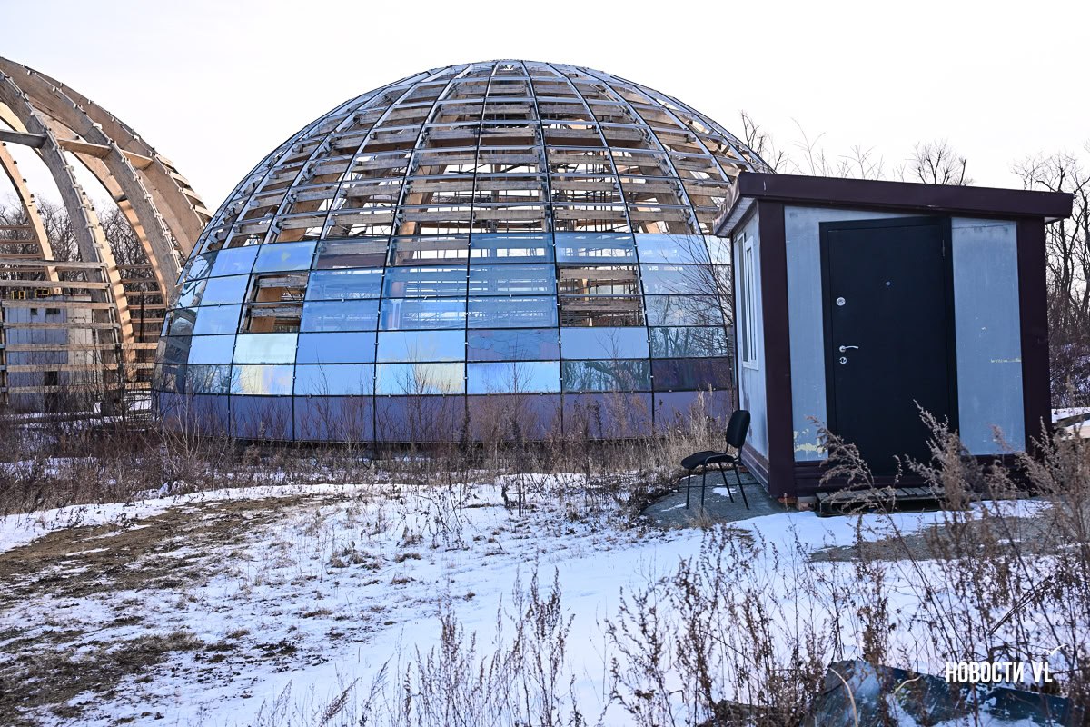 На охрану недостроенных «куполов» на Русском острове выделяют ещё около 2 млн рублей – предыдущие охранники куда-то делись На охрану недостроенных «куполов» на Русском острове выделяют ещё около 2 млн рублей – предыдущие охранники куда-то делись