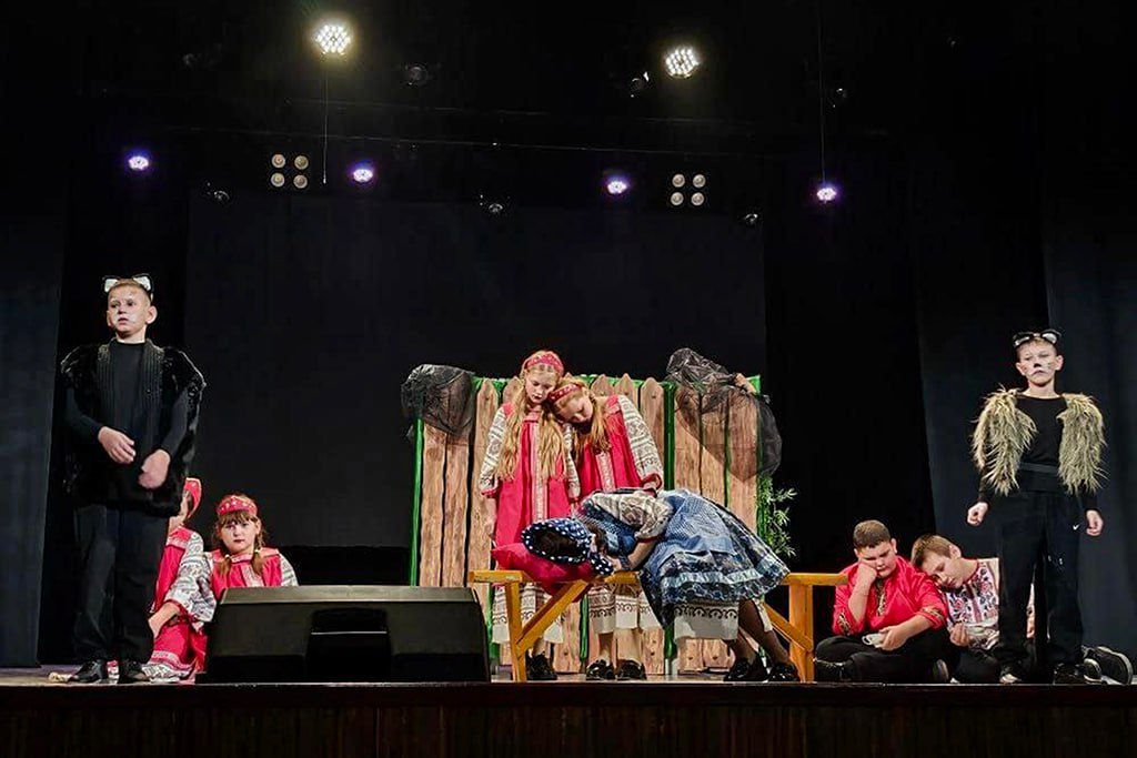 Детская театральная студия «Жарки» школы №7 «Эдельвейс» стала лучшей в Приморском крае Детская театральная студия «Жарки» школы №7 «Эдельвейс» стала лучшей в Приморском крае