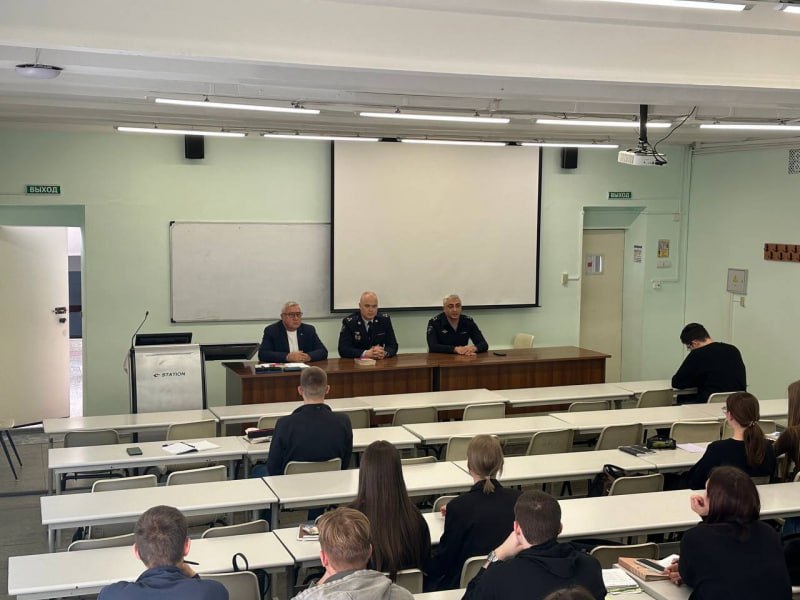 Руководители следственного управления УМВД по Приморскому краю провели профориентационное мероприятие для студентов Руководители следственного управления УМВД по Приморскому краю провели профориентационное мероприятие для студентов