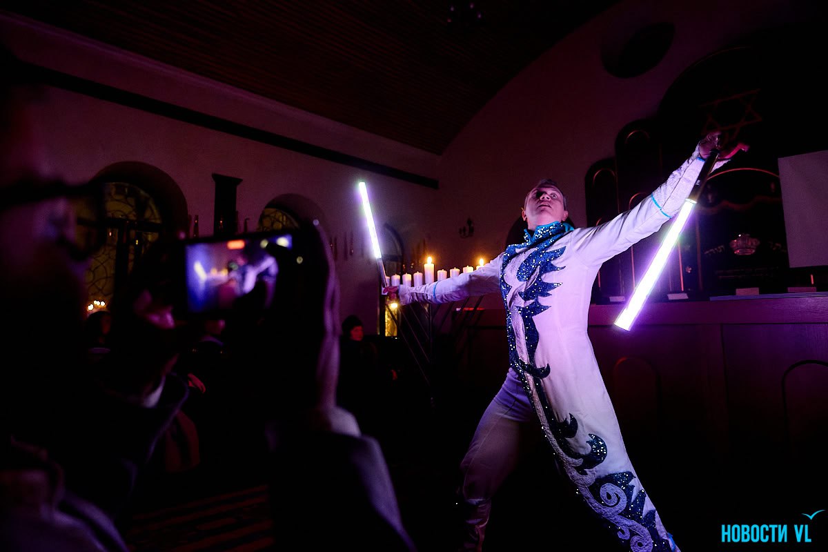 Еврейский праздник света: во Владивостоке отметили начало Хануки Еврейский праздник света: во Владивостоке отметили начало Хануки