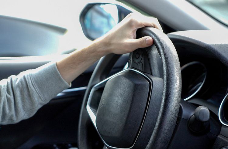 В Приморье водителям напоминают о сроках замены водительских удостоверений