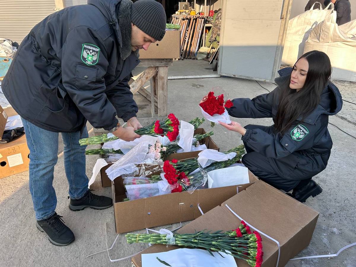 В Приморье сожгли 33 тысячи гвоздик из Китая В Приморье сожгли 33 тысячи гвоздик из Китая