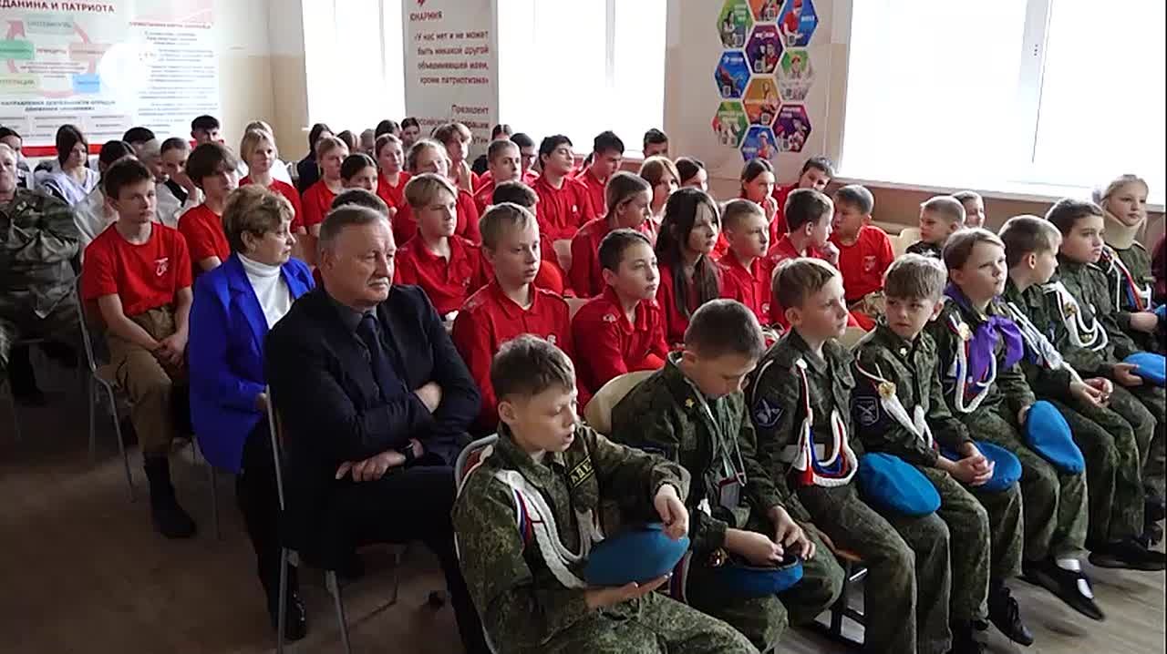 Герой России Василий Дяк провёл урок мужества для ливадийских школьников