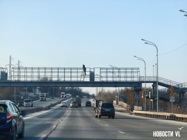 Проход для пешеходов по виадуку на «Весенней» пока не открыли