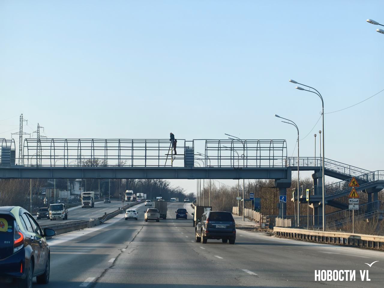 Проход для пешеходов по виадуку на «Весенней» пока не открыли
