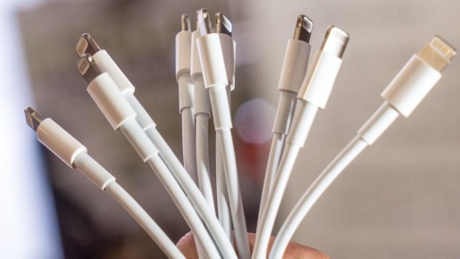 Со смартфоном попрощаетесь навсегда: держитесь от этих зарядок подальше