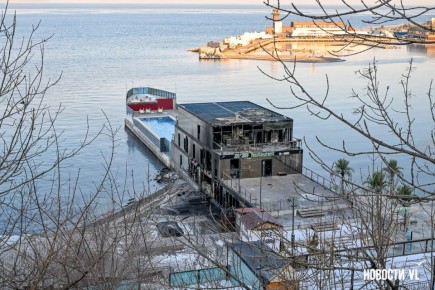 Ресторан на барже в центре Владивостока сгорел ночью, никто не пострадал
