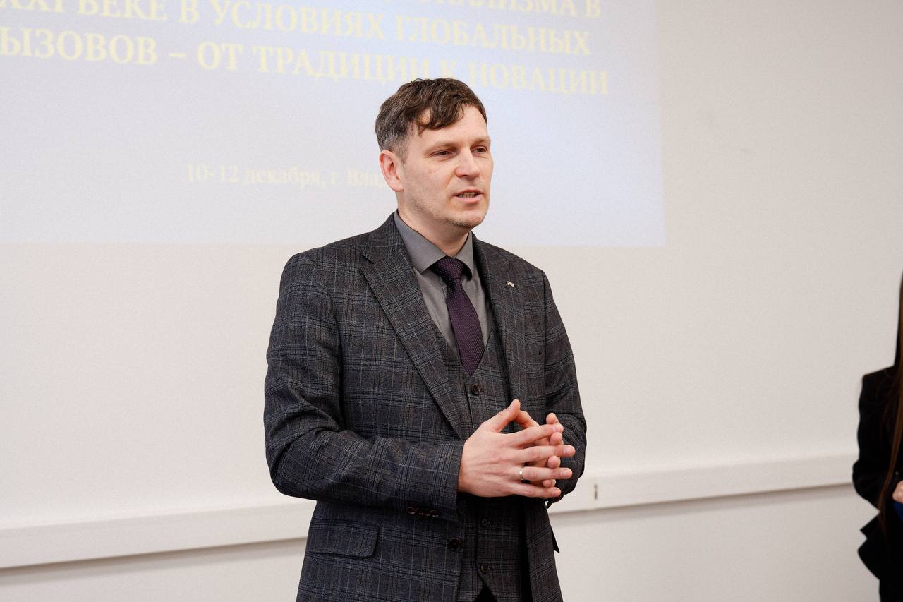 В стенах Юридической школы ДВФУ с 10 по 12 декабря 2025 г. прошла Всероссийская научно-практическая конференция «XVI Конституционные чтения: развитие конституционализма в XXI веке в условиях глобальных вызовов – от традиции... В стенах Юридической школы ДВФУ с 10 по 12 декабря 2025 г. прошла Всероссийская научно-практическая конференция «XVI Конституционные чтения: развитие конституционализма в XXI веке в условиях глобальных вызовов – от традиции...