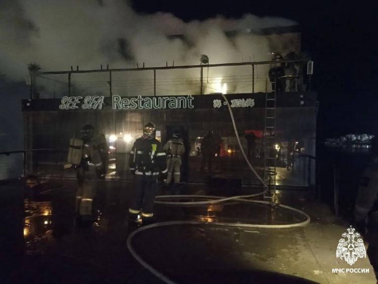 Сегодня ночью в районе Набережной Спортивной гавани произошел крупный пожар