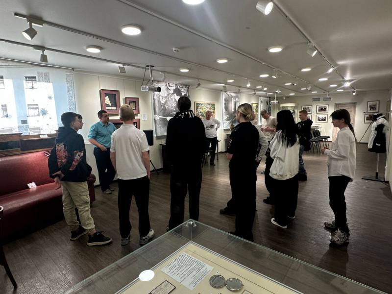 В Находке сотрудники городского музея при участии инспекторов по делам несовершеннолетних провели экскурсию для школьников В Находке сотрудники городского музея при участии инспекторов по делам несовершеннолетних провели экскурсию для школьников