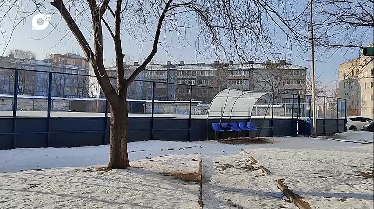 Стабильная минусовая температура позволила начать заливку катков в Уссурийске