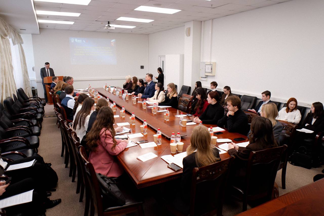 В стенах Юридической школы ДВФУ с 10 по 12 декабря 2025 г. прошла Всероссийская научно-практическая конференция «XVI Конституционные чтения: развитие конституционализма в XXI веке в условиях глобальных вызовов – от традиции... В стенах Юридической школы ДВФУ с 10 по 12 декабря 2025 г. прошла Всероссийская научно-практическая конференция «XVI Конституционные чтения: развитие конституционализма в XXI веке в условиях глобальных вызовов – от традиции...