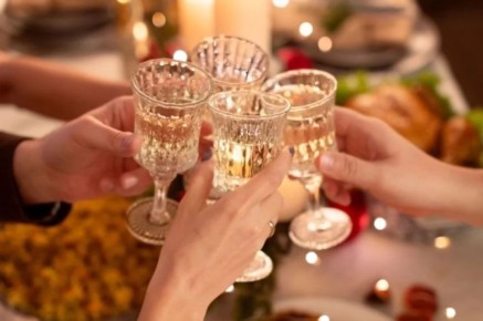 Как избежать переедания в Новый год, объяснила диетолог Ямилова