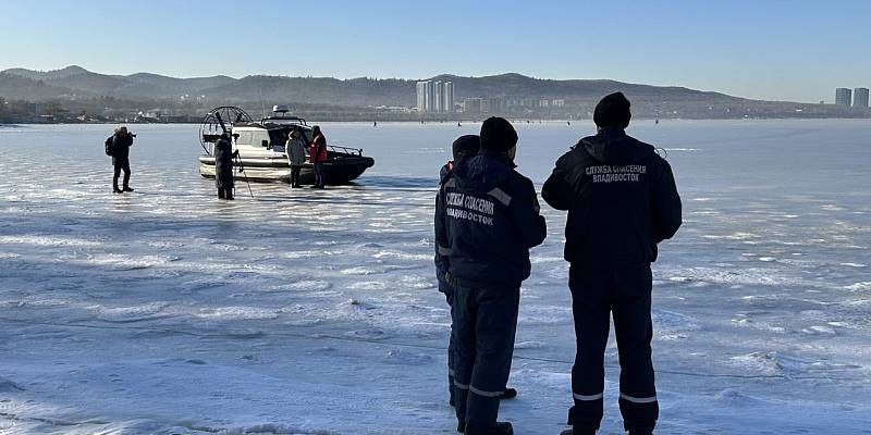 Во Владивостоке продолжает действовать запрет выхода людей на лед в открытой части Амурского залива и в бухтах северо-восточного побережья Уссурийского залива