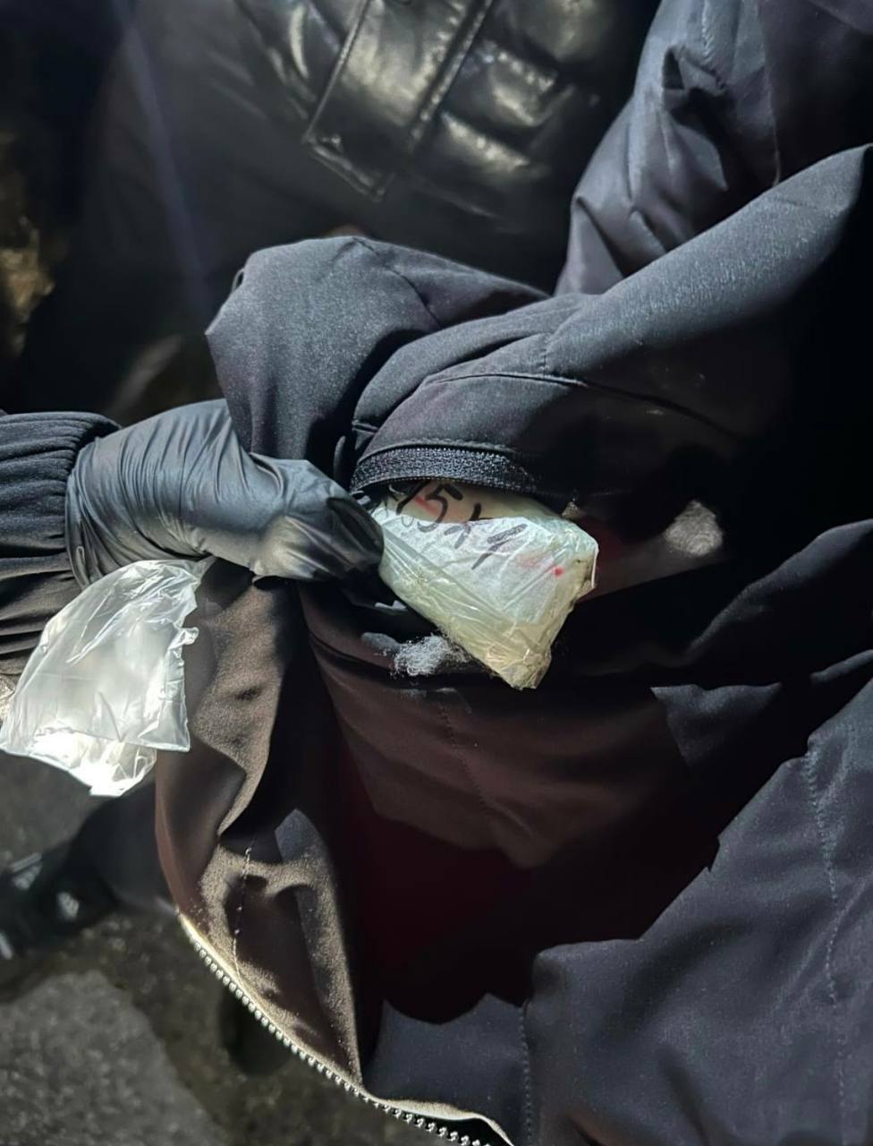 В Уссурийске сотрудники по контролю за оборотом наркотиков задержали местного жителя, планировавшего сбыть наркотические средства В Уссурийске сотрудники по контролю за оборотом наркотиков задержали местного жителя, планировавшего сбыть наркотические средства