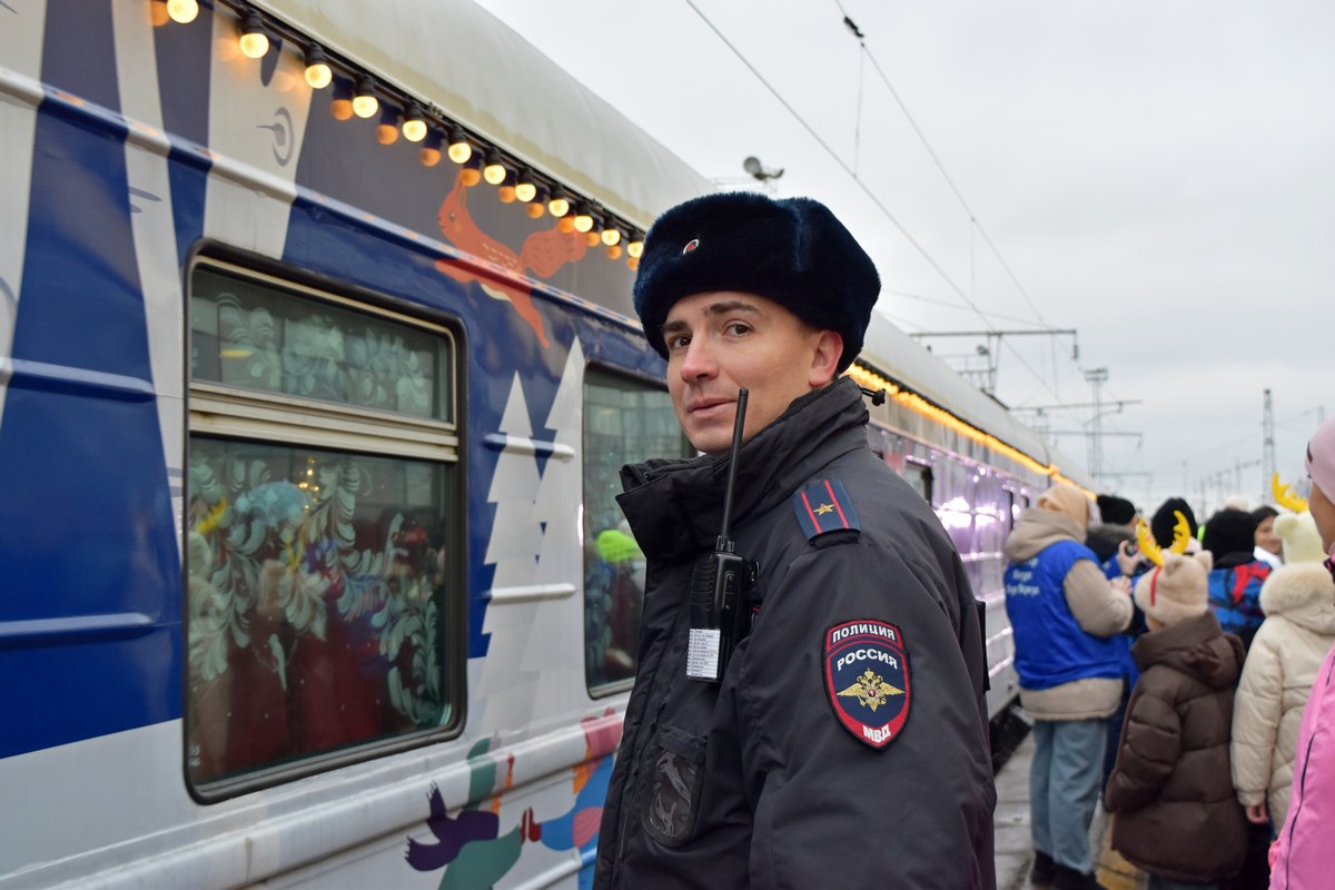 В Пензе сотрудники транспортной полиции обеспечили правопорядок во время стоянки «Поезда Деда Мороза» В Пензе сотрудники транспортной полиции обеспечили правопорядок во время стоянки «Поезда Деда Мороза»