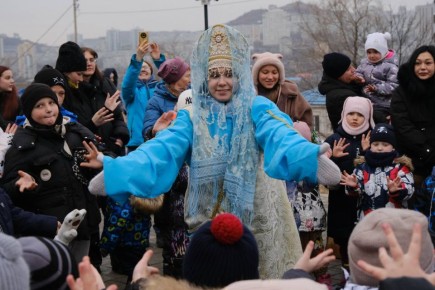В эти выходные в разных районах Владивостока проходят мероприятия, посвященные празднованию Нового года