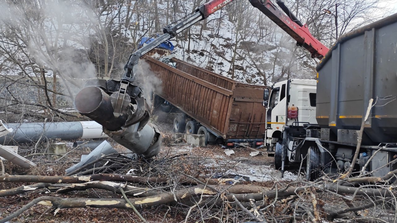 Глава Находки Тимур Магинский провел экстренное заседание комиссии по чрезвычайным ситуациям в связи с аварией на магистральном участке теплопровода в районе кольцевой развязки возле ТЦ «Находка Мега» Глава Находки Тимур Магинский провел экстренное заседание комиссии по чрезвычайным ситуациям в связи с аварией на магистральном участке теплопровода в районе кольцевой развязки возле ТЦ «Находка Мега»