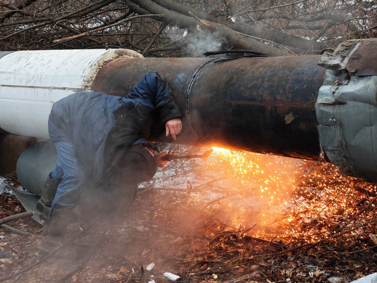 Глава Находки Тимур Магинский провел экстренное заседание комиссии по чрезвычайным ситуациям в связи с аварией на магистральном участке теплопровода в районе кольцевой развязки возле ТЦ «Находка Мега» Глава Находки Тимур Магинский провел экстренное заседание комиссии по чрезвычайным ситуациям в связи с аварией на магистральном участке теплопровода в районе кольцевой развязки возле ТЦ «Находка Мега»