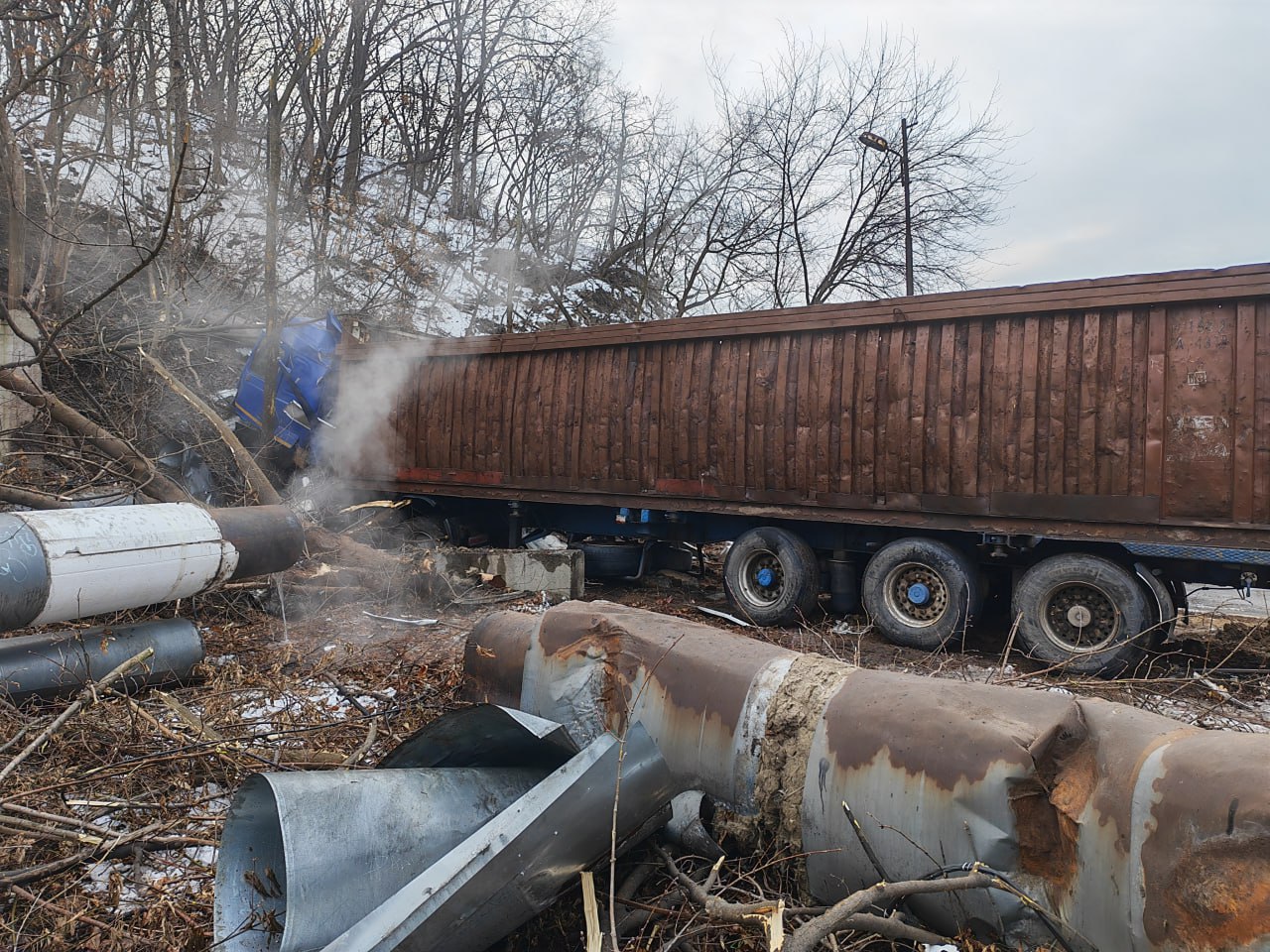 Глава Находки Тимур Магинский провел экстренное заседание комиссии по чрезвычайным ситуациям в связи с аварией на магистральном участке теплопровода в районе кольцевой развязки возле ТЦ «Находка Мега» Глава Находки Тимур Магинский провел экстренное заседание комиссии по чрезвычайным ситуациям в связи с аварией на магистральном участке теплопровода в районе кольцевой развязки возле ТЦ «Находка Мега»