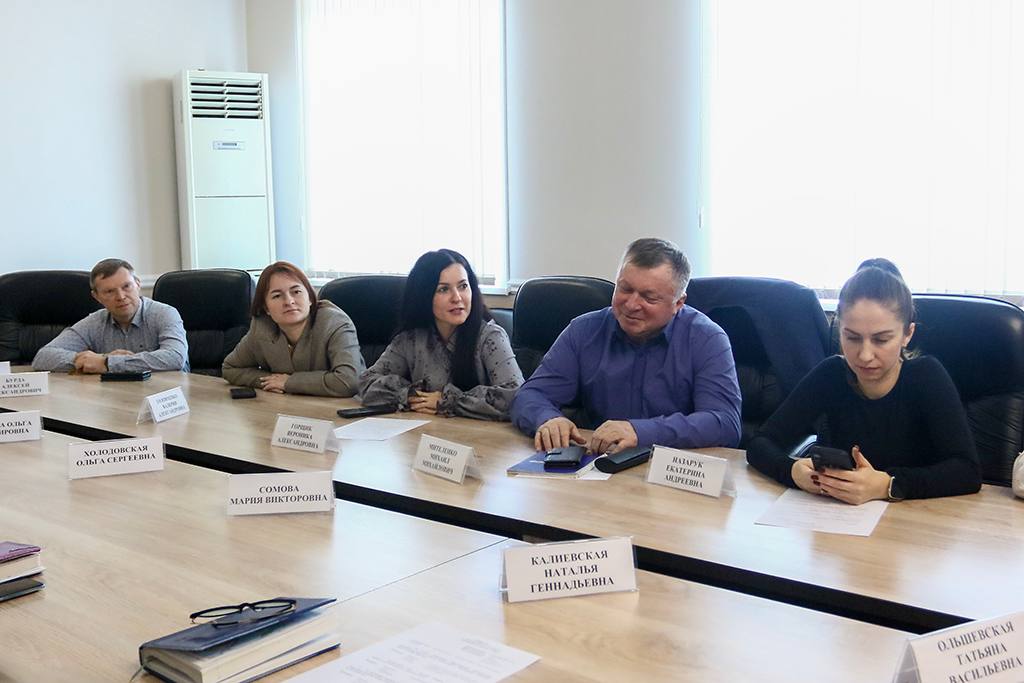 Глава Находки поблагодарил общественных наблюдателей за плодотворную работу Глава Находки поблагодарил общественных наблюдателей за плодотворную работу