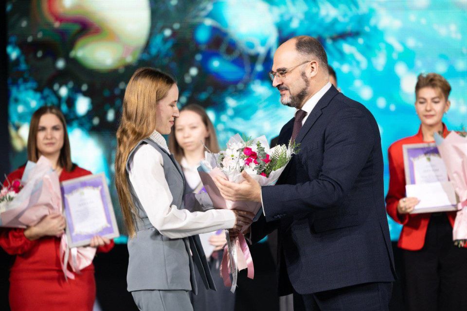 Константин Шестаков: Сегодня чествовали победителей и призеров муниципального этапа Всероссийской олимпиады школьников, а также педагогов и работников образования, которые в этом году отличились в конкурсах профессионального...