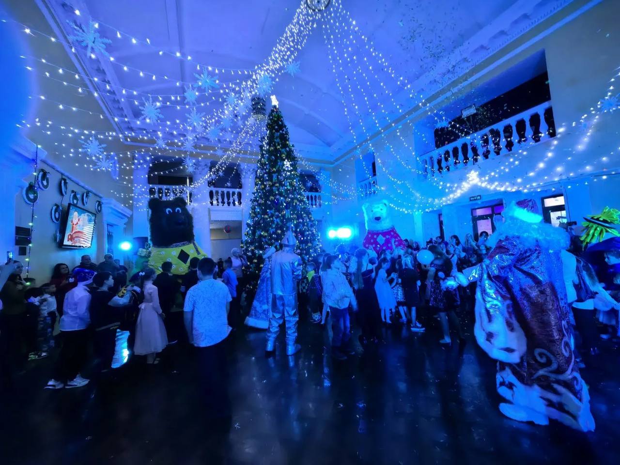 Волшебные часы спешат навстречу: в Находке подарили Новый год детям героев Волшебные часы спешат навстречу: в Находке подарили Новый год детям героев