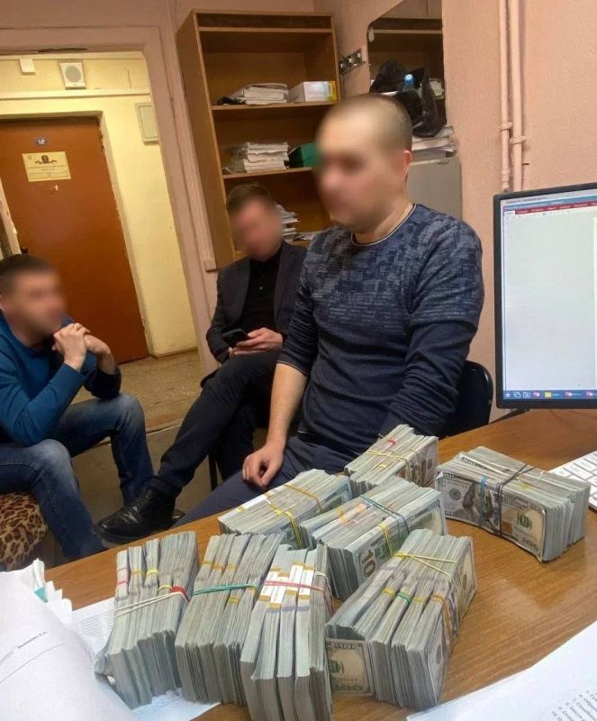 В Приморском крае сотрудники уголовного розыска задержали двух подозреваемых в мошенничестве под предлогом обмена валюты в особо крупном размере