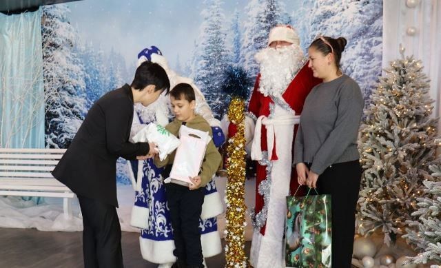 Депутат #ЗСПК Юлия Пак навестила семьи участников СВО перед Новым годом