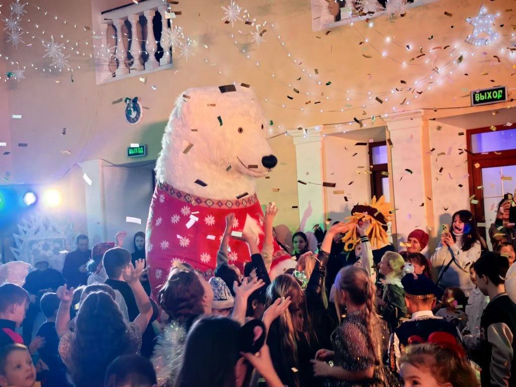 Волшебные часы спешат навстречу: в Находке подарили Новый год детям героев Волшебные часы спешат навстречу: в Находке подарили Новый год детям героев