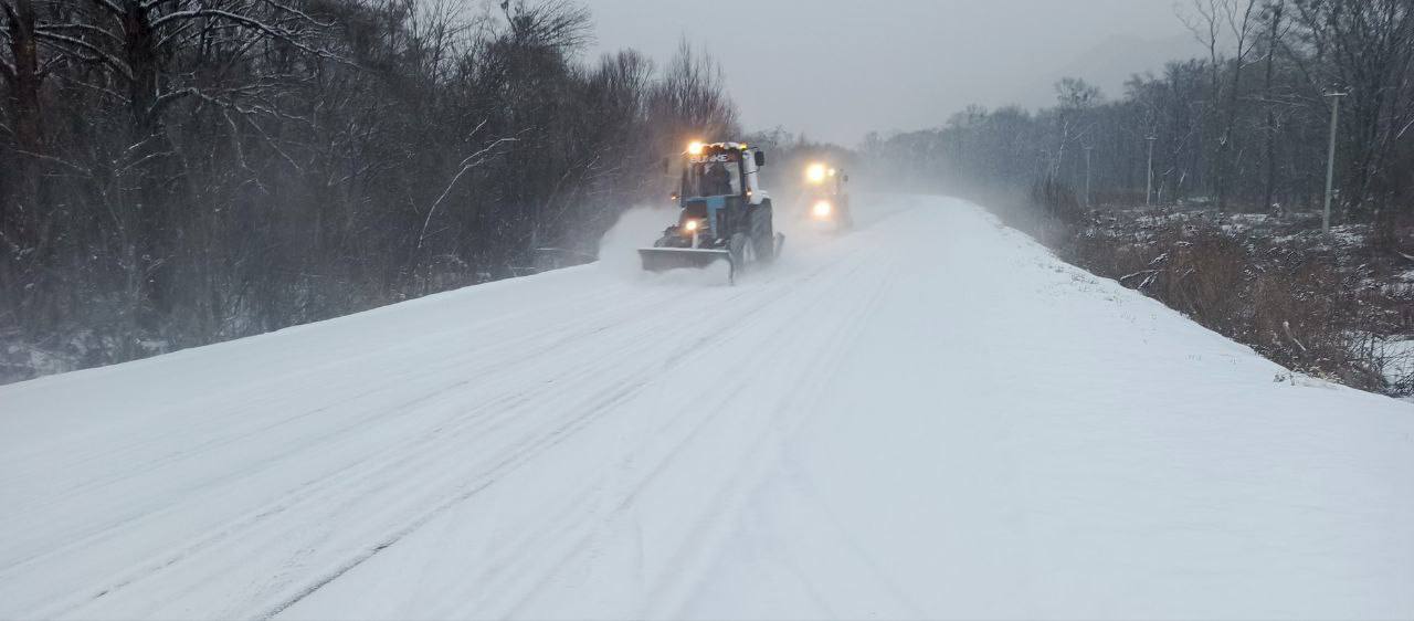 Филиал «Лазовский» ведет работы по снегоуборке с 99 по 140 километры дороги Находка – Лазо – Ольга –Кавалерово Филиал «Лазовский» ведет работы по снегоуборке с 99 по 140 километры дороги Находка – Лазо – Ольга –Кавалерово