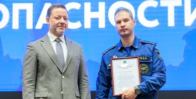 Спикер #ЗСПК Антон Волошко поздравил приморских спасателей с Днём МЧС