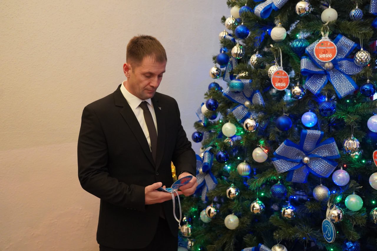 Мечты сбываются: подарки с «Елки желаний» спешат к ребятам Мечты сбываются: подарки с «Елки желаний» спешат к ребятам