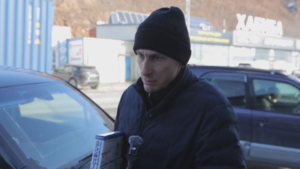 Пешеходы и автомобилисты Владивостока поделились мнениями о том, как город справился с последствиями прошедшей непогоды, которая принесла снег с дождём