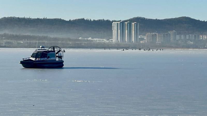 Спасатели Владивостока напоминают: выход на лёд водоёмов запрещен