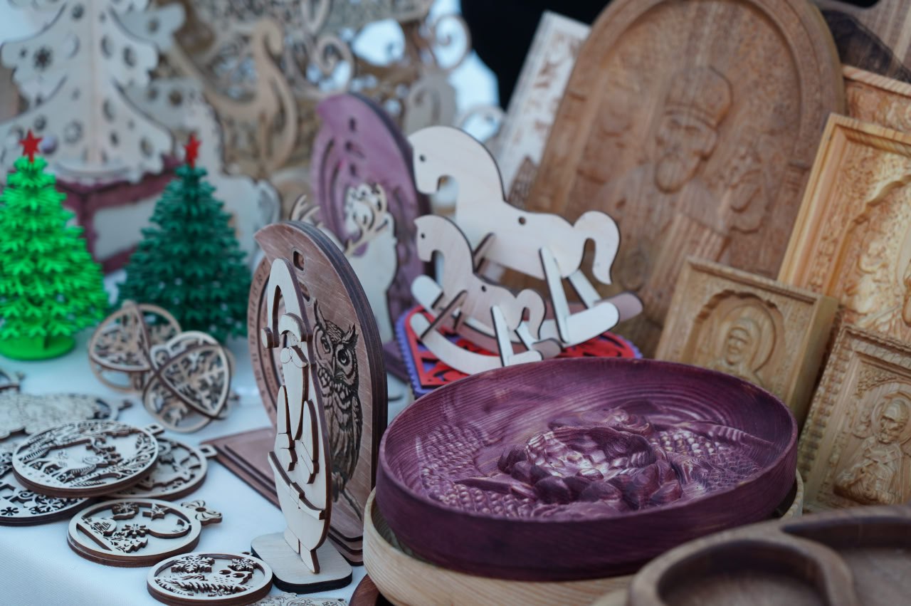 Новогодняя сказка началась! Сегодня на центральной площади Уссурийска торжественно открылся зимний городок Новогодняя сказка началась! Сегодня на центральной площади Уссурийска торжественно открылся зимний городок