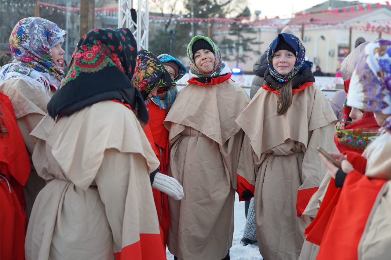 Новогодняя сказка началась! Сегодня на центральной площади Уссурийска торжественно открылся зимний городок Новогодняя сказка началась! Сегодня на центральной площади Уссурийска торжественно открылся зимний городок