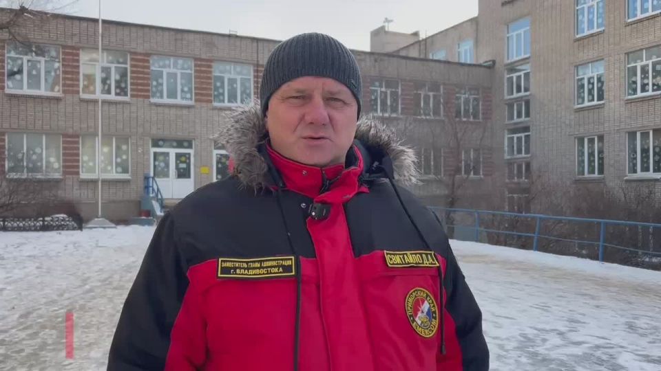 Для жителей, попавших в зону отключения электроэнергии в связи с аварией на электросетях в Ленинском районе, организованы пункты с возможностью зарядить мобильные устройства и получить горячее питание